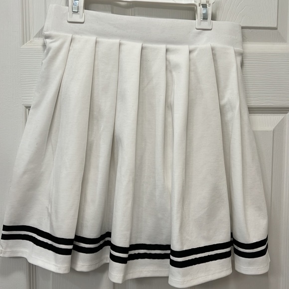 Target Black & White Athleisure Pleated Skirt - Picture 3 of 4